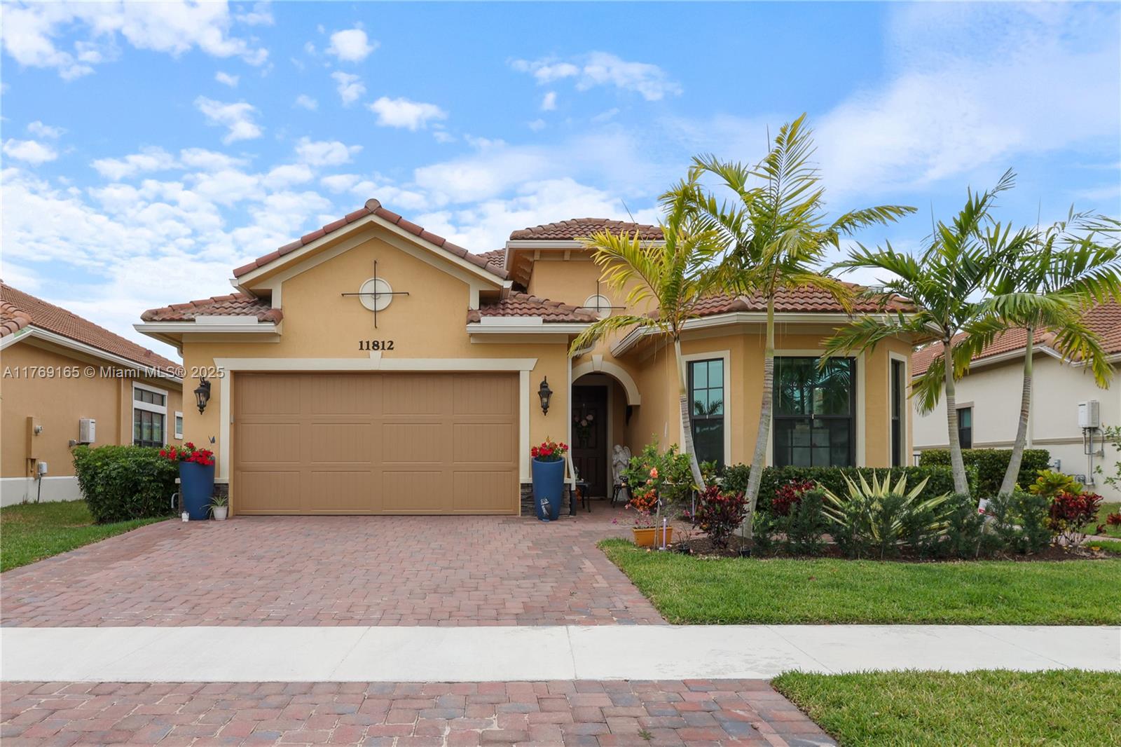 Property for Sale at 11812 S Cantal Cir S Cir, Parkland, Broward County, Florida - Bedrooms: 3 
Bathrooms: 3  - $1,099,000