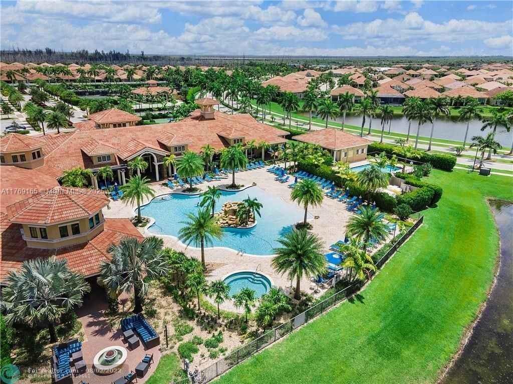 PARKLAND ROYALE - Residential