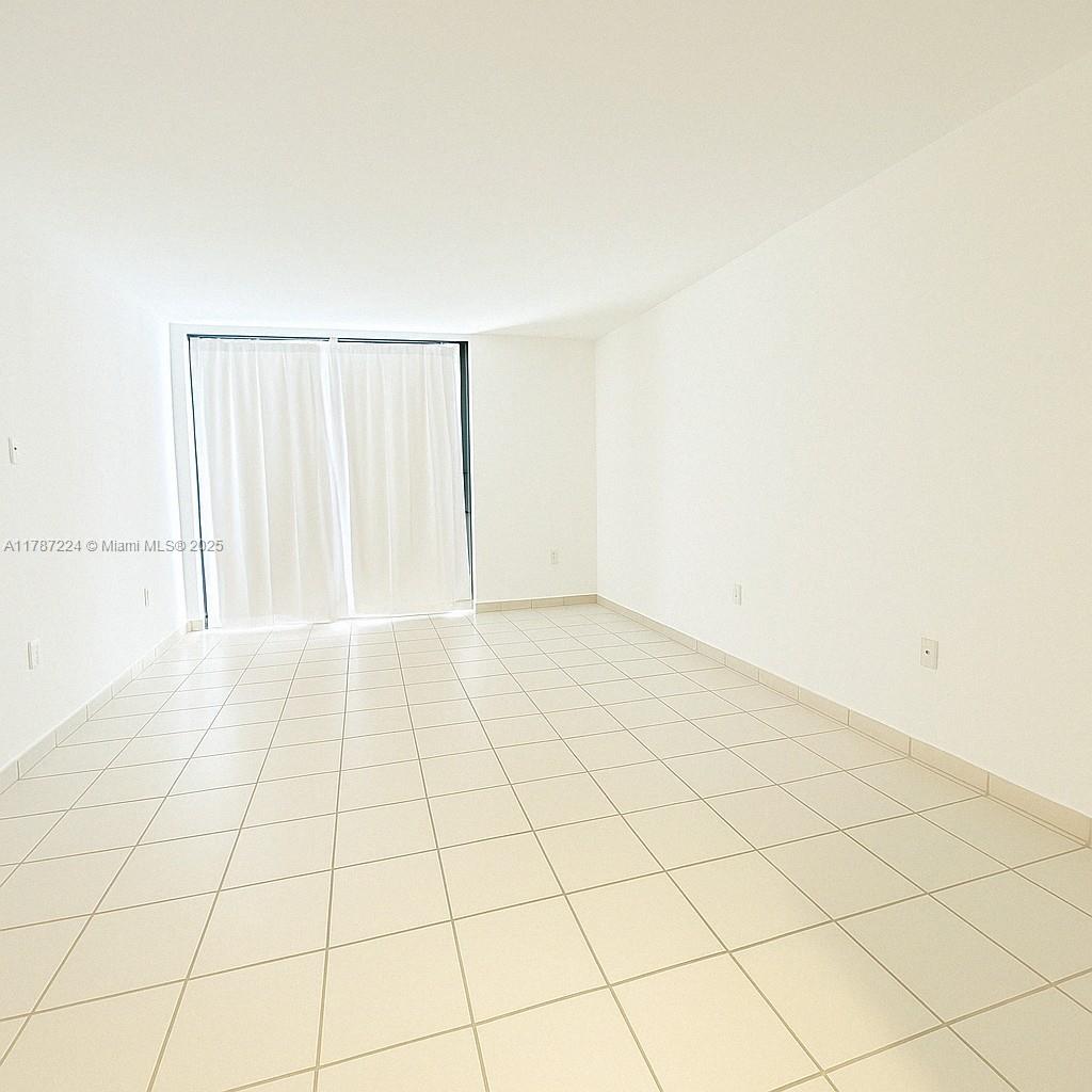 6061 Collins Ave 7B