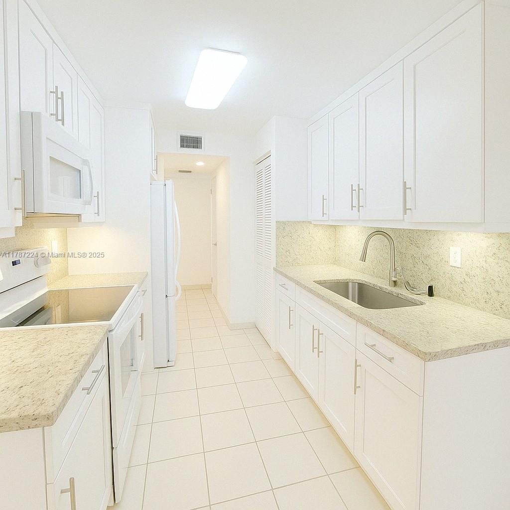 6061 Collins Ave 7B