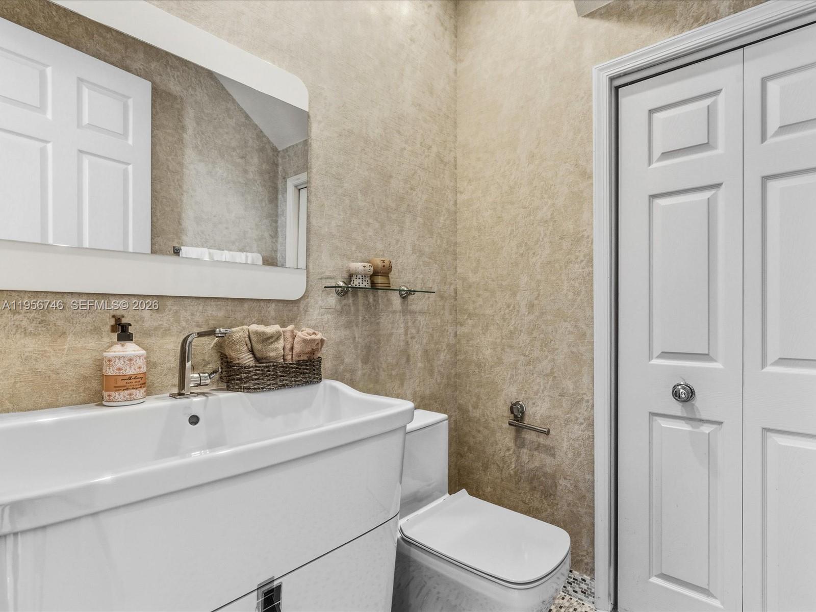 GOLDEN GATE ESTATES & MAR - Residential