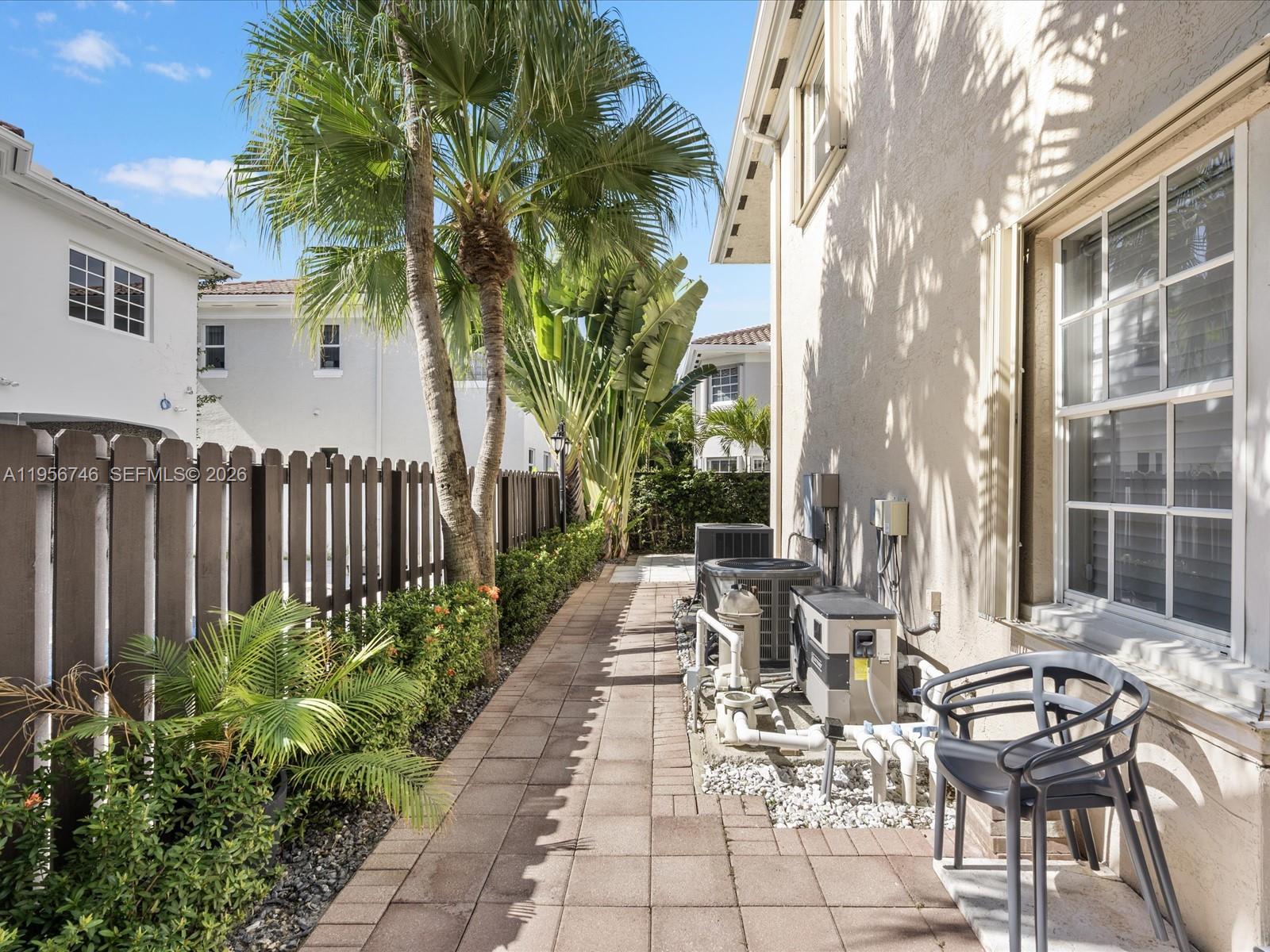 GOLDEN GATE ESTATES & MAR - Residential