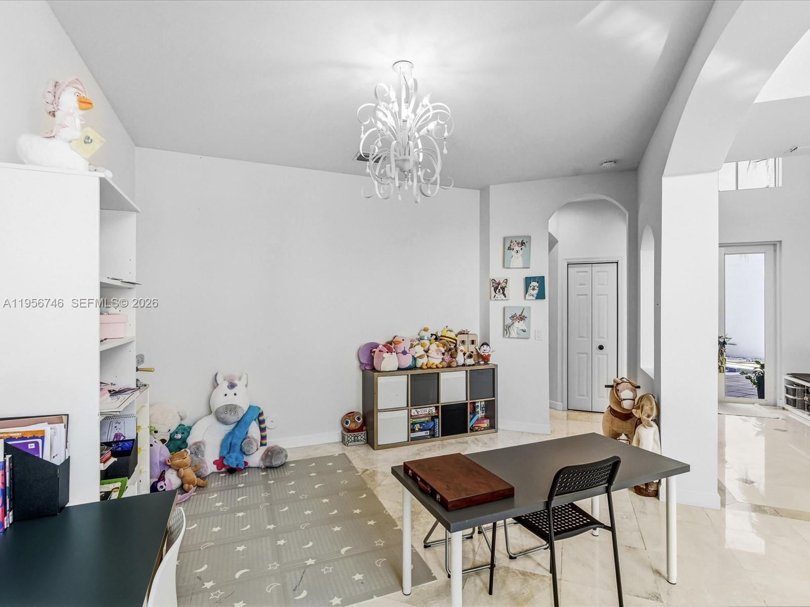 GOLDEN GATE ESTATES & MAR - Residential