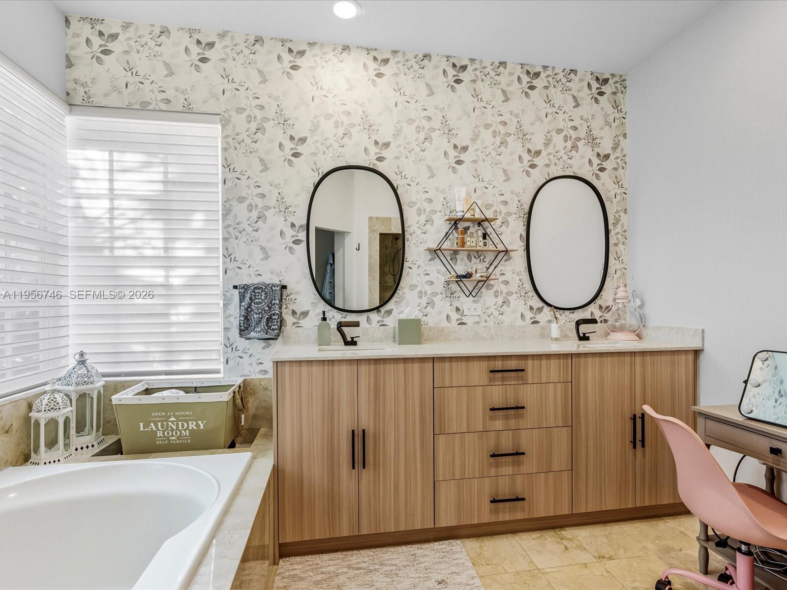 GOLDEN GATE ESTATES & MAR - Residential