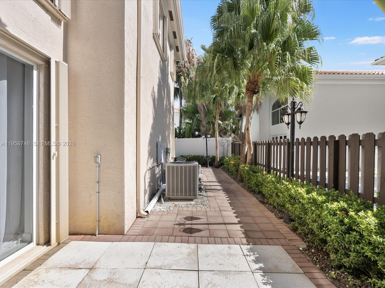 GOLDEN GATE ESTATES & MAR - Residential