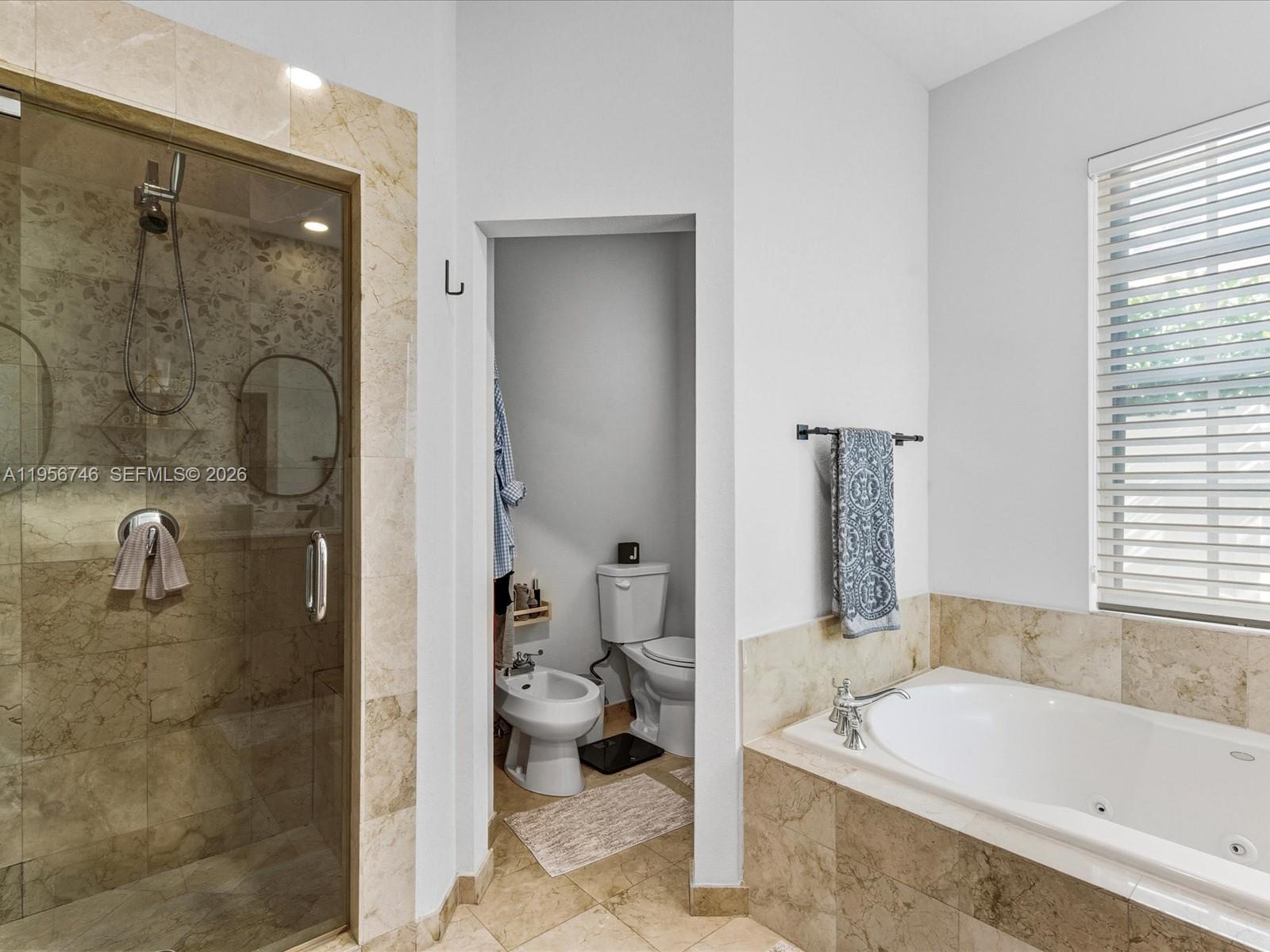 GOLDEN GATE ESTATES & MAR - Residential