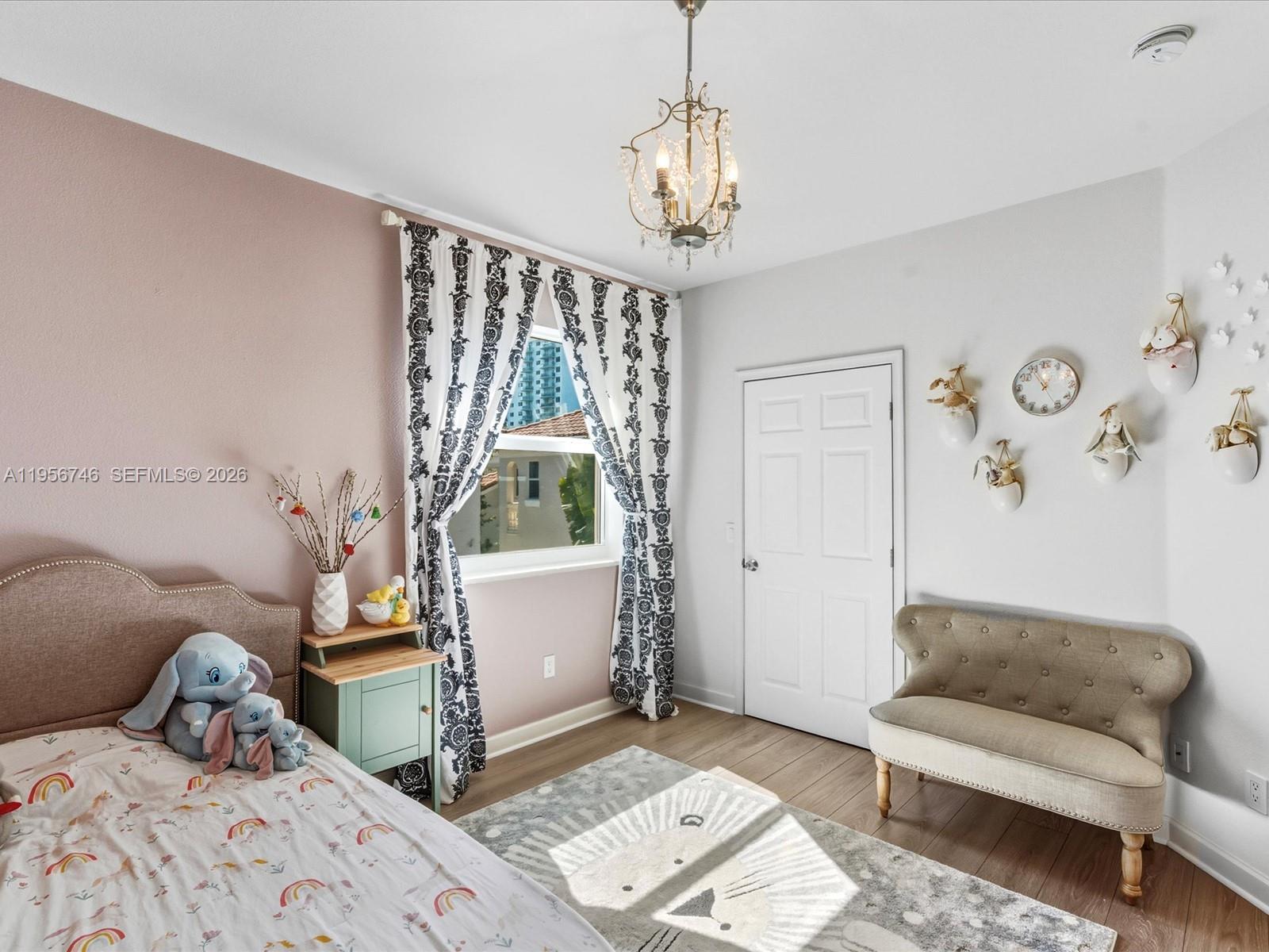 GOLDEN GATE ESTATES & MAR - Residential