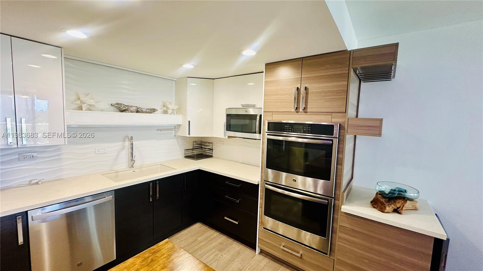 19390 Collins Ave 424