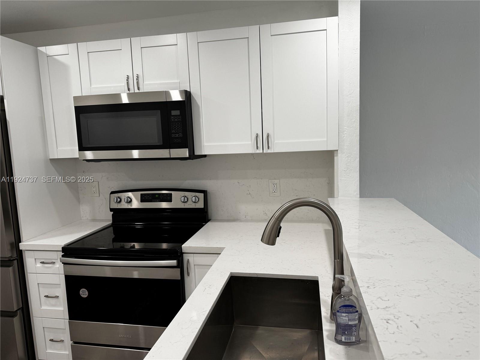 HOLLYWOOD - Residential Income