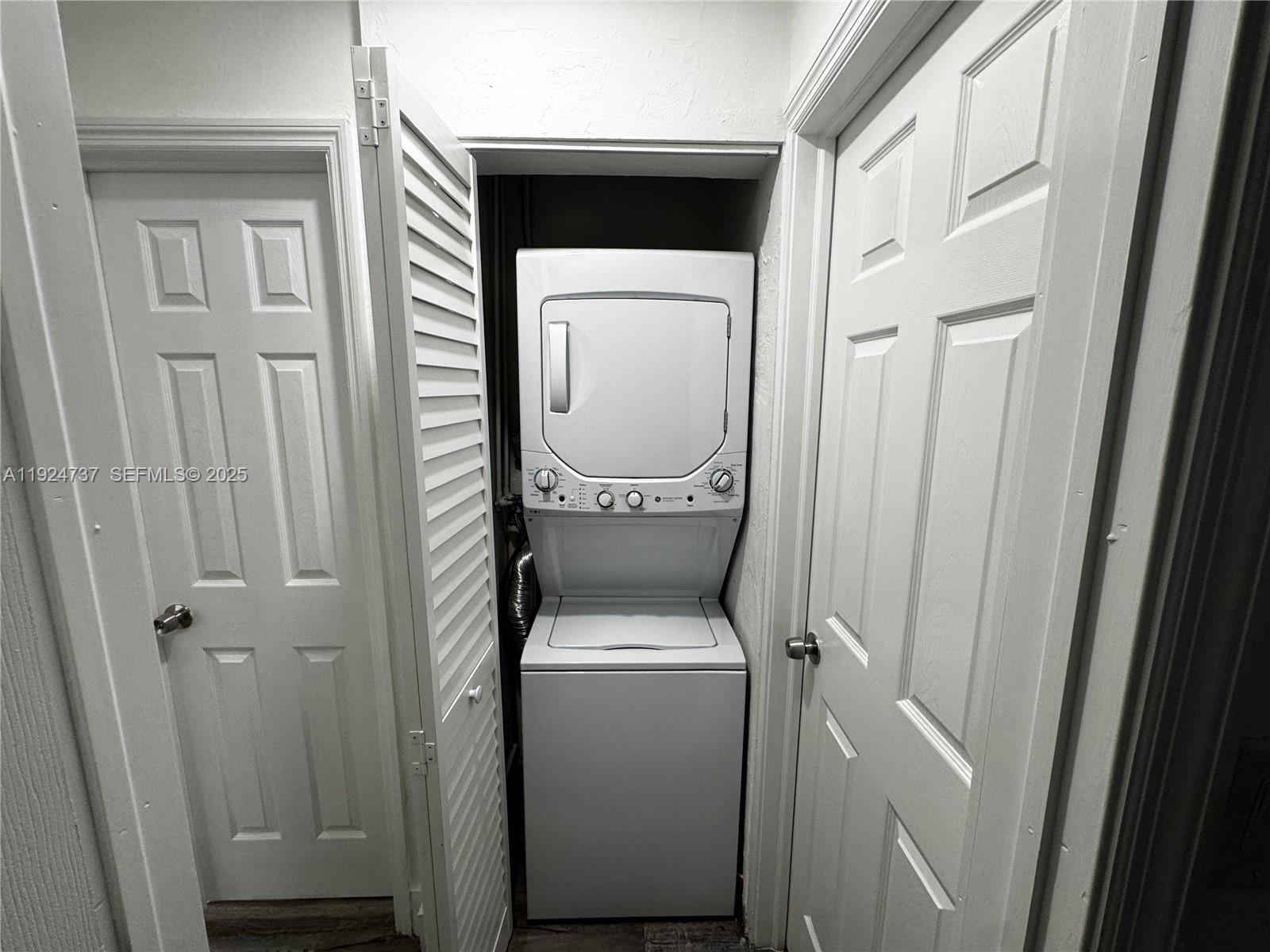 HOLLYWOOD - Residential Income