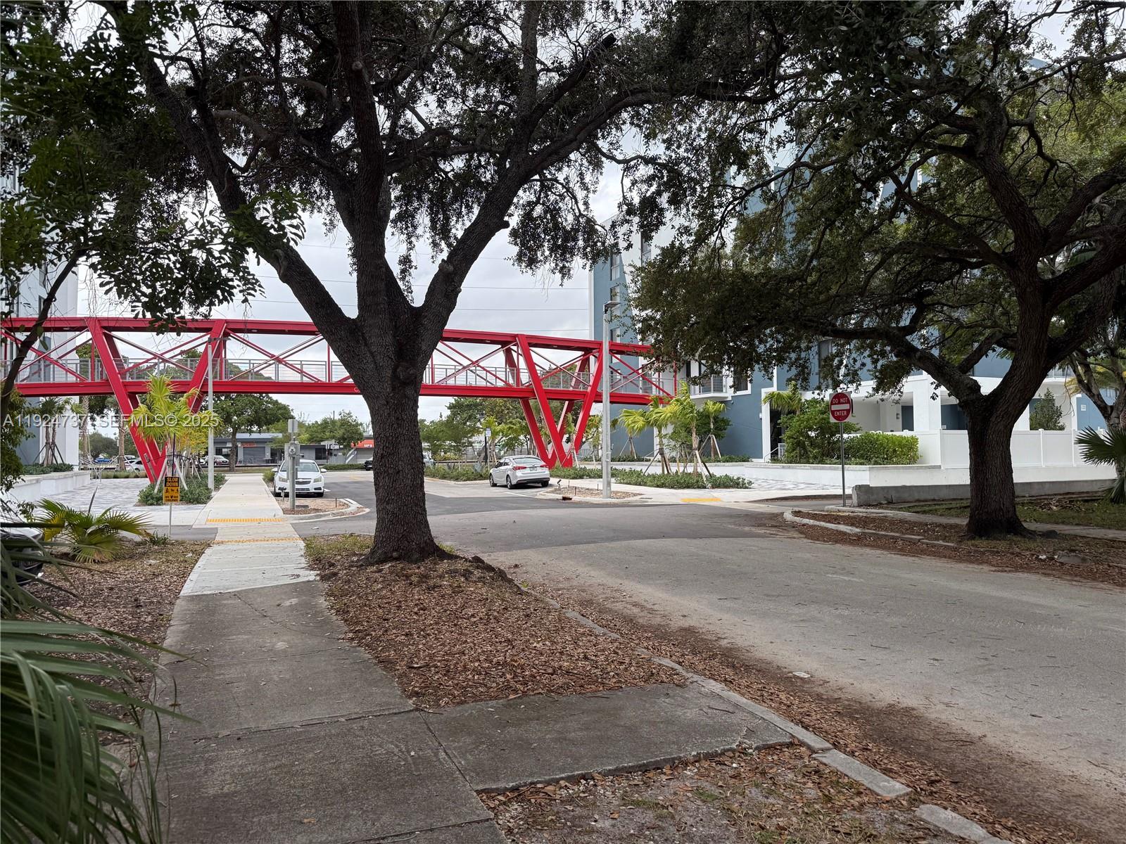 HOLLYWOOD - Residential Income