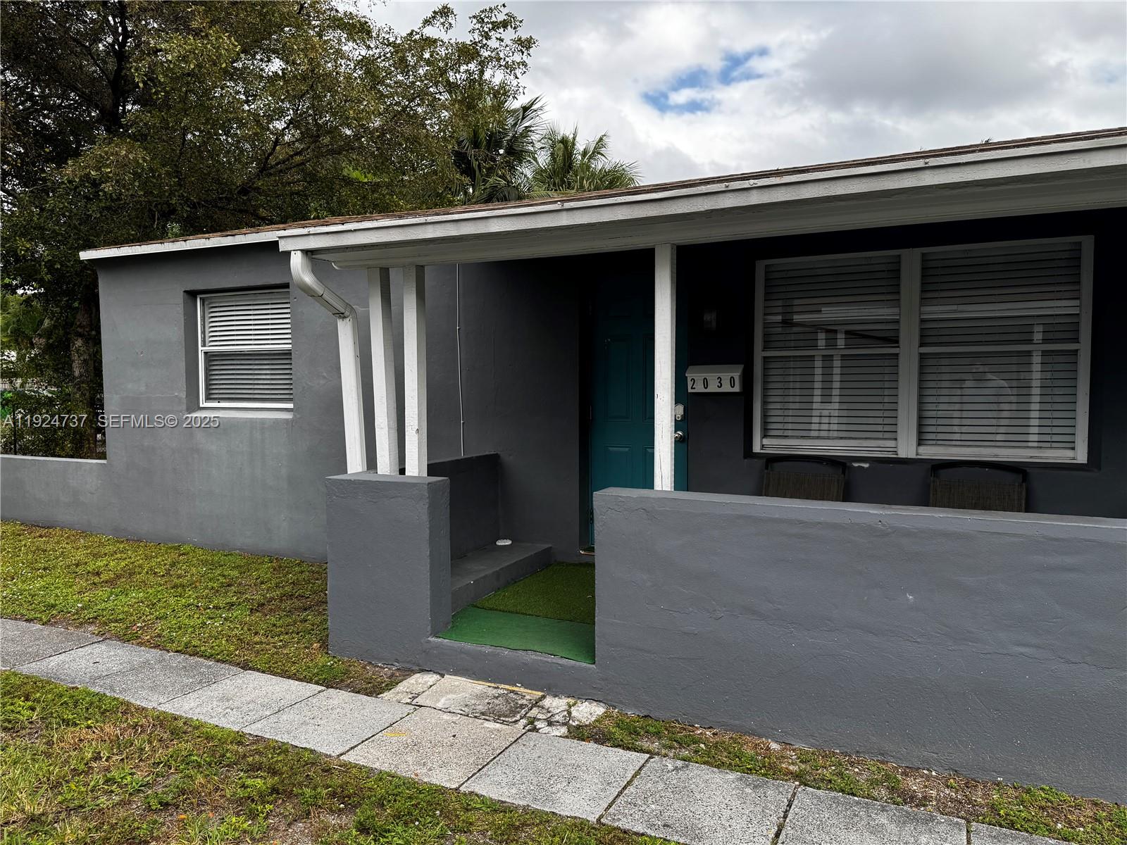 HOLLYWOOD - Residential Income