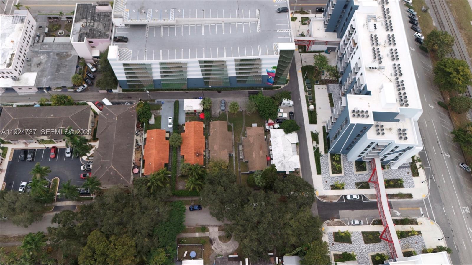 HOLLYWOOD - Residential Income