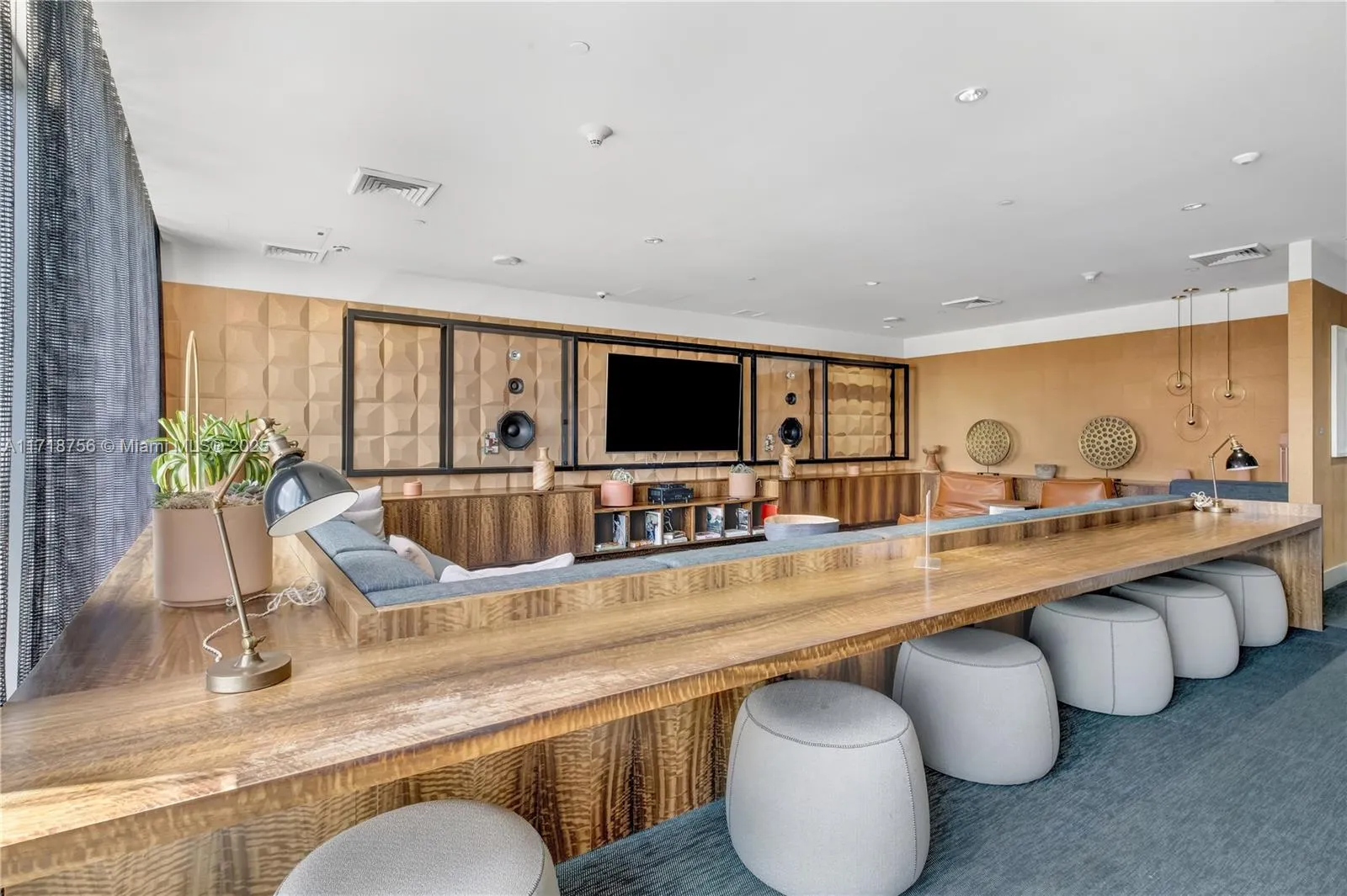 Miami, Florida 33137, United States, 1 Bedroom Bedrooms, ,2 BathroomsBathrooms,Residential,Pending,9730