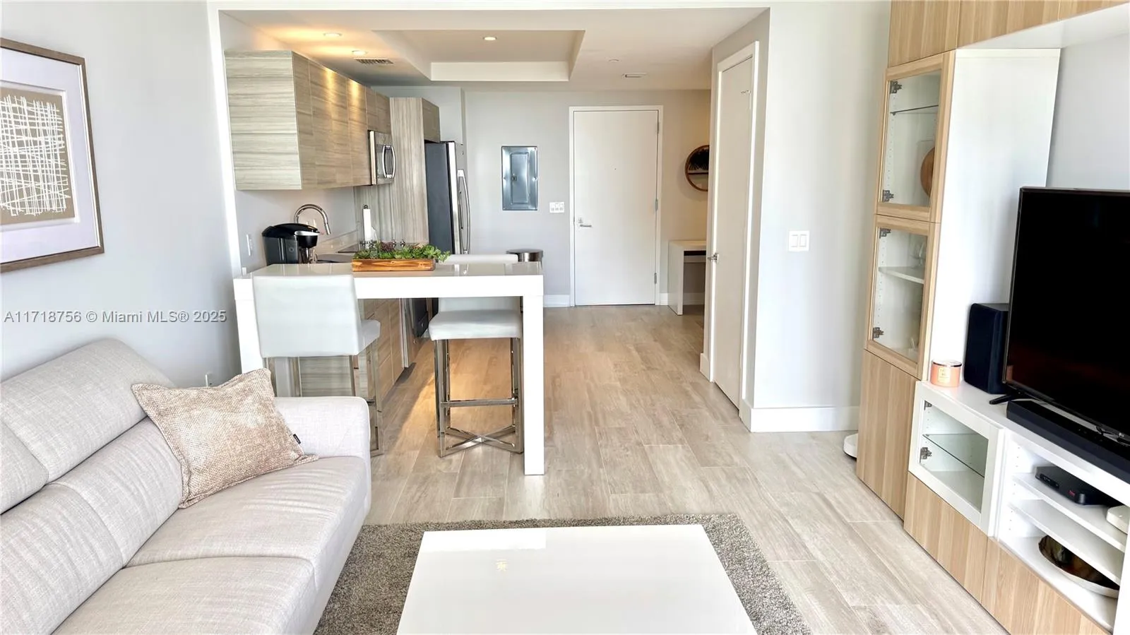 Miami, Florida 33137, United States, 1 Bedroom Bedrooms, ,2 BathroomsBathrooms,Residential,Pending,9730