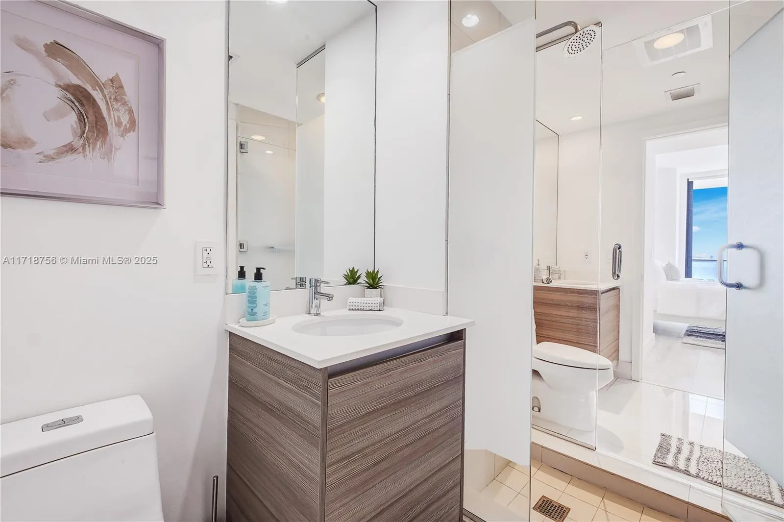 Miami, Florida 33137, United States, 1 Bedroom Bedrooms, ,2 BathroomsBathrooms,Residential,Pending,9730