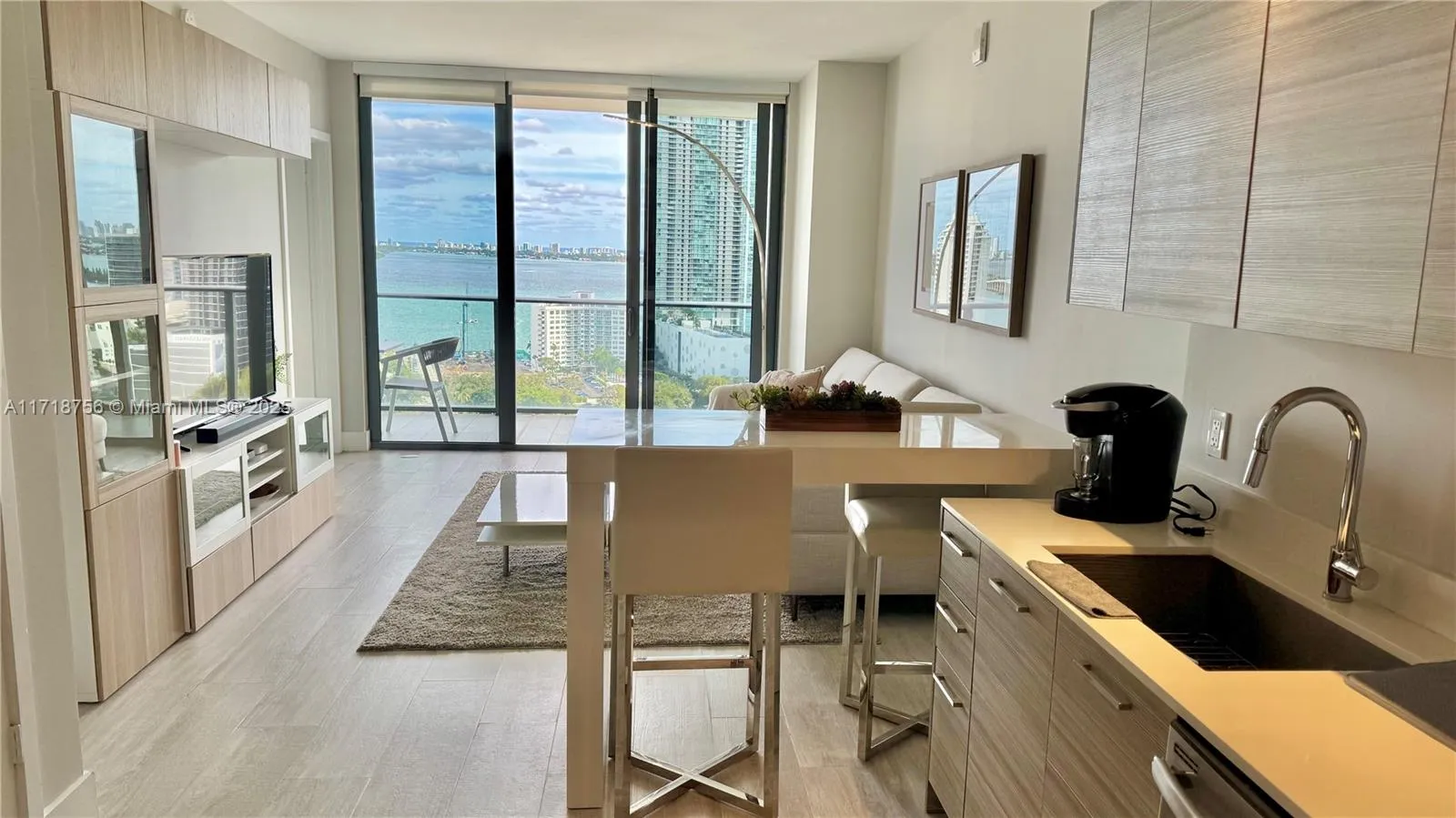 Miami, Florida 33137, United States, 1 Bedroom Bedrooms, ,2 BathroomsBathrooms,Residential,Pending,9730