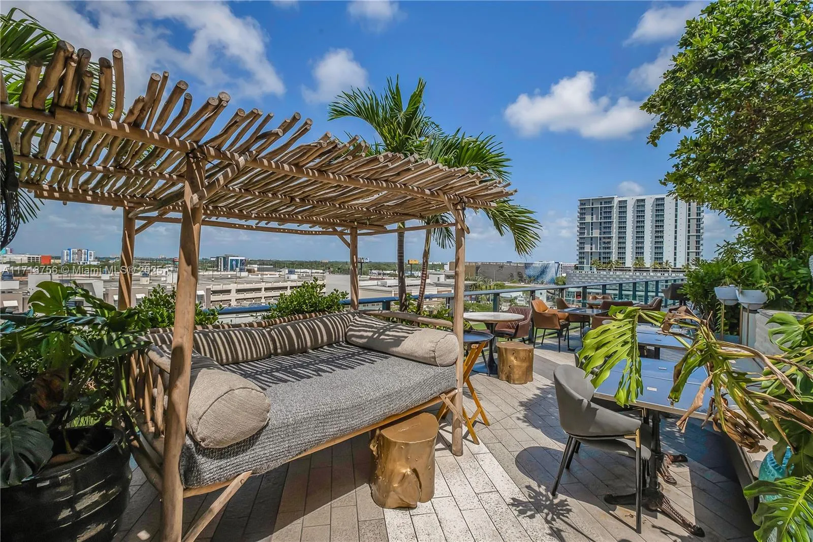 Miami, Florida 33137, United States, 1 Bedroom Bedrooms, ,2 BathroomsBathrooms,Residential,Pending,9730