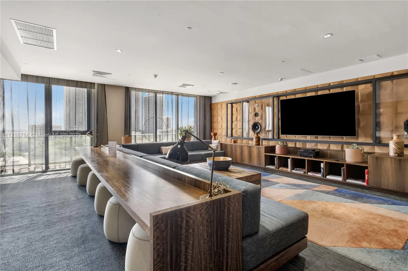 Miami, Florida 33137, United States, 1 Bedroom Bedrooms, ,2 BathroomsBathrooms,Residential,Pending,9730