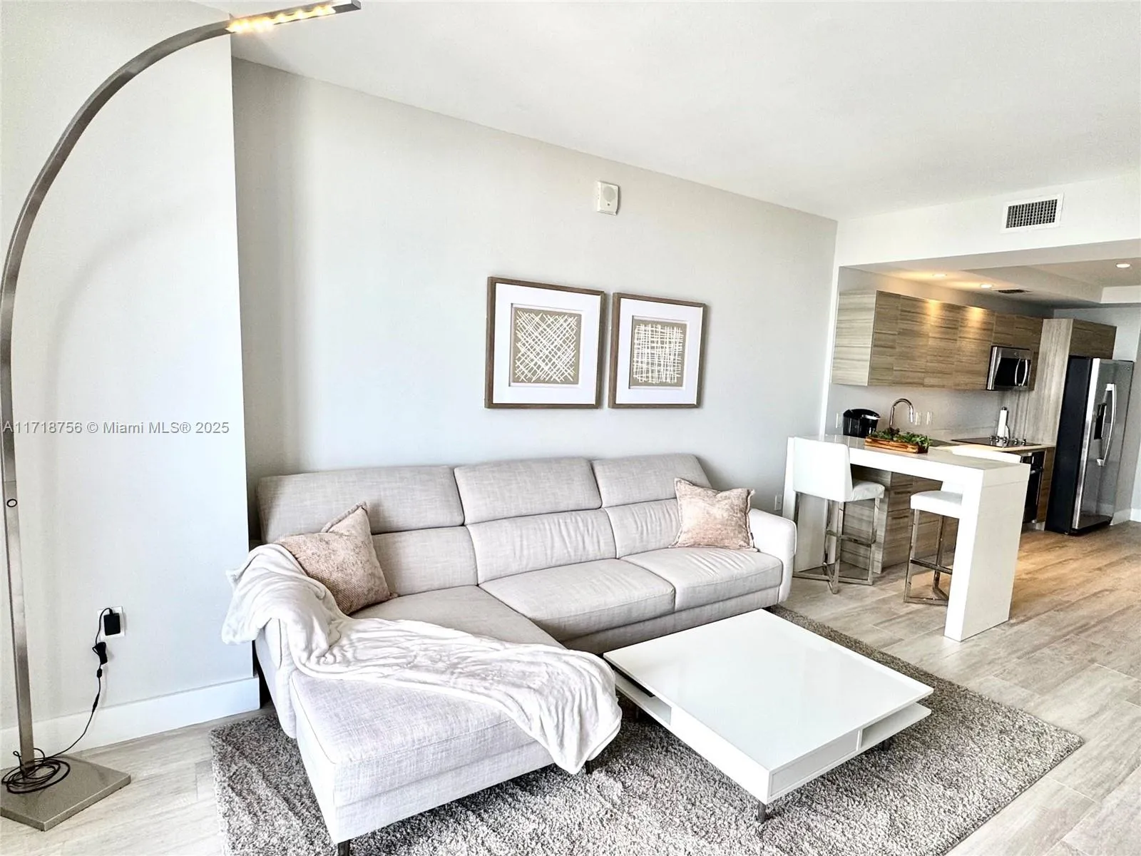 Miami, Florida 33137, United States, 1 Bedroom Bedrooms, ,2 BathroomsBathrooms,Residential,Pending,9730