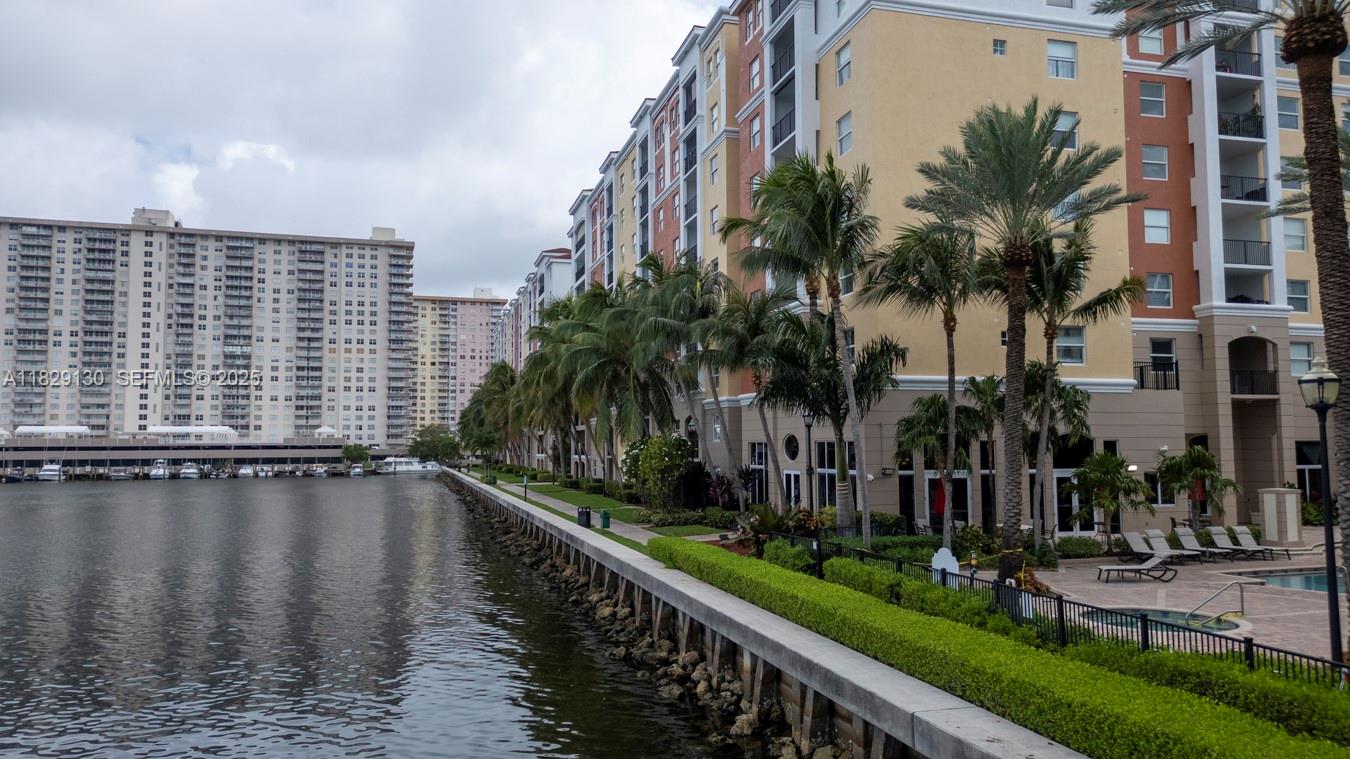 PORTO BELLAGIO CONDO - Residential