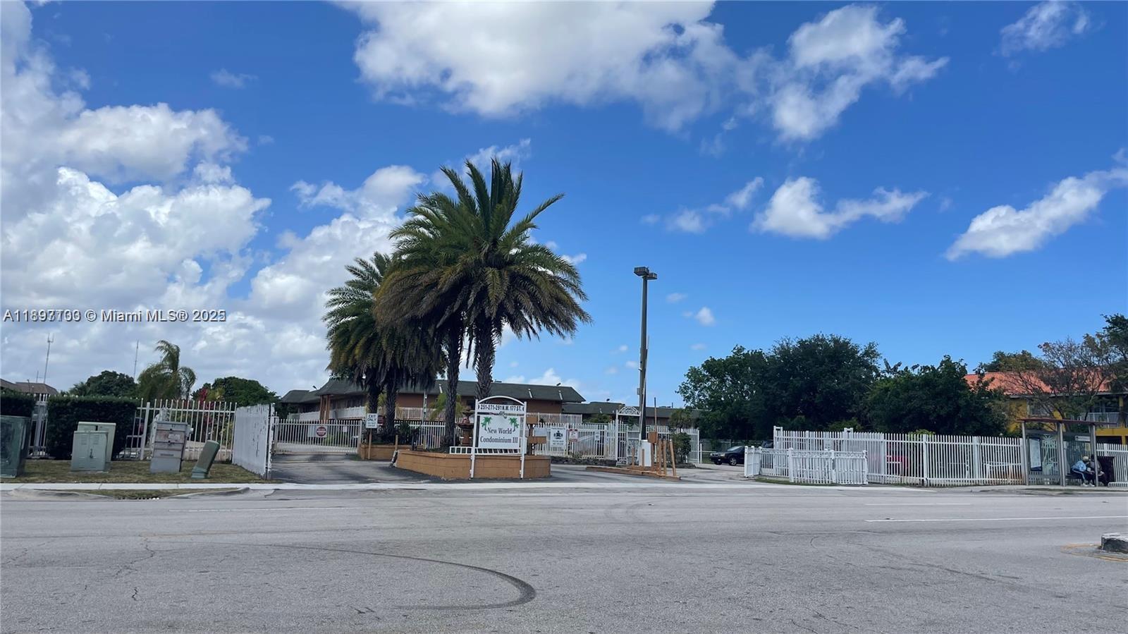 271 NW 177th St B-104