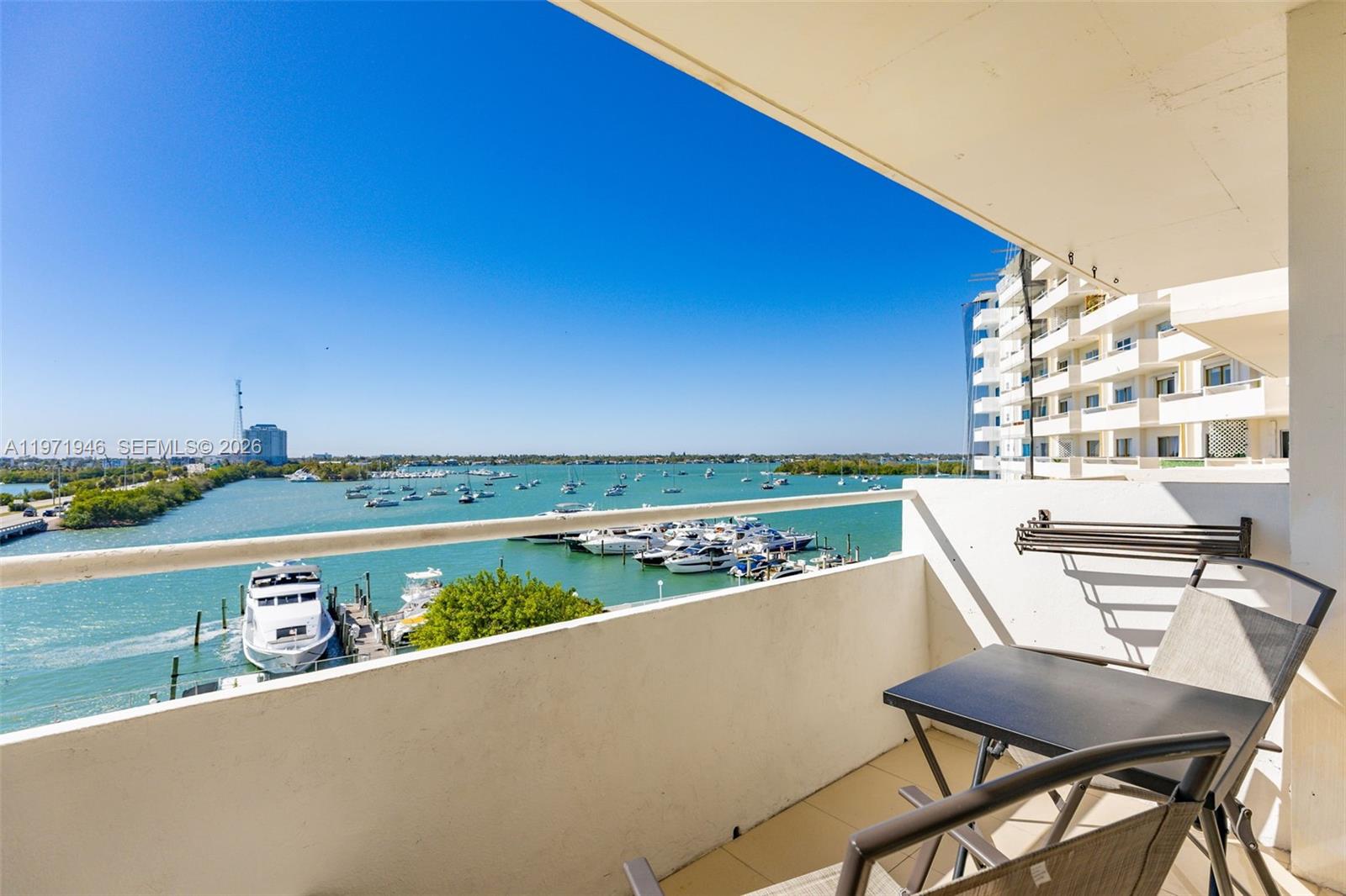 BAYSHORE YACHT & TENNIS C - Residential