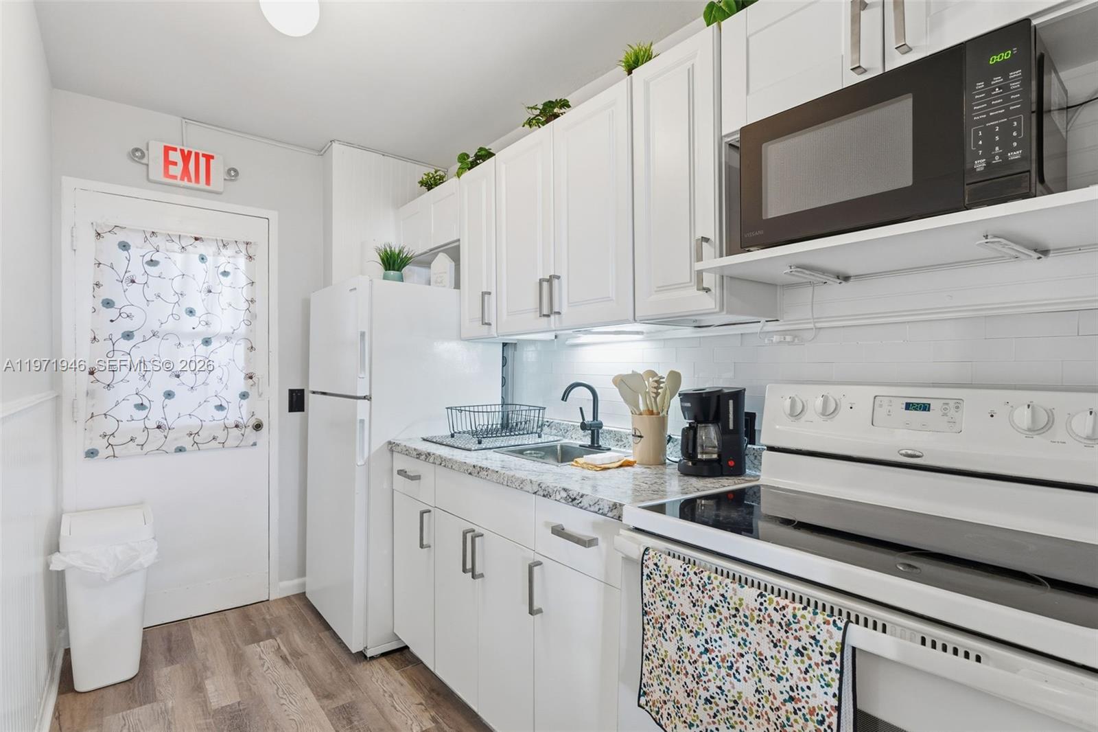 BAYSHORE YACHT & TENNIS C - Residential