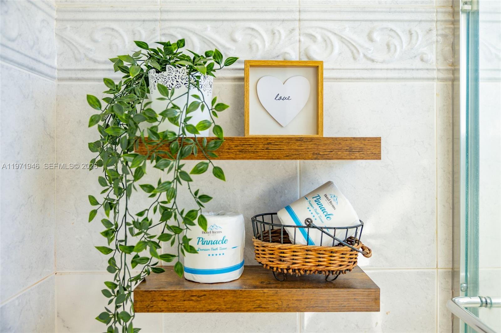 BAYSHORE YACHT & TENNIS C - Residential