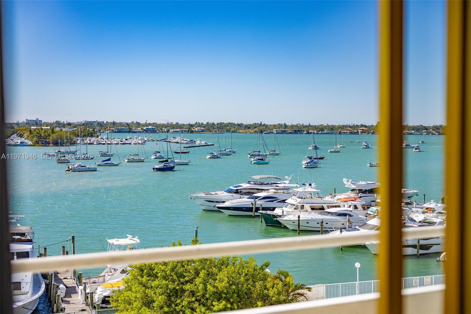 BAYSHORE YACHT & TENNIS C - Residential