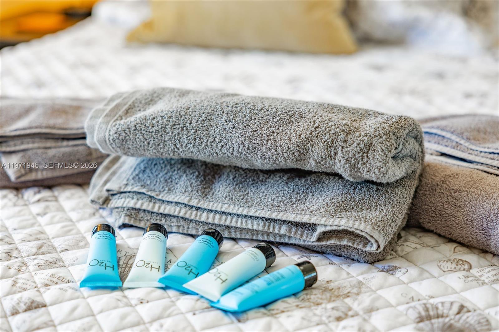 BAYSHORE YACHT & TENNIS C - Residential