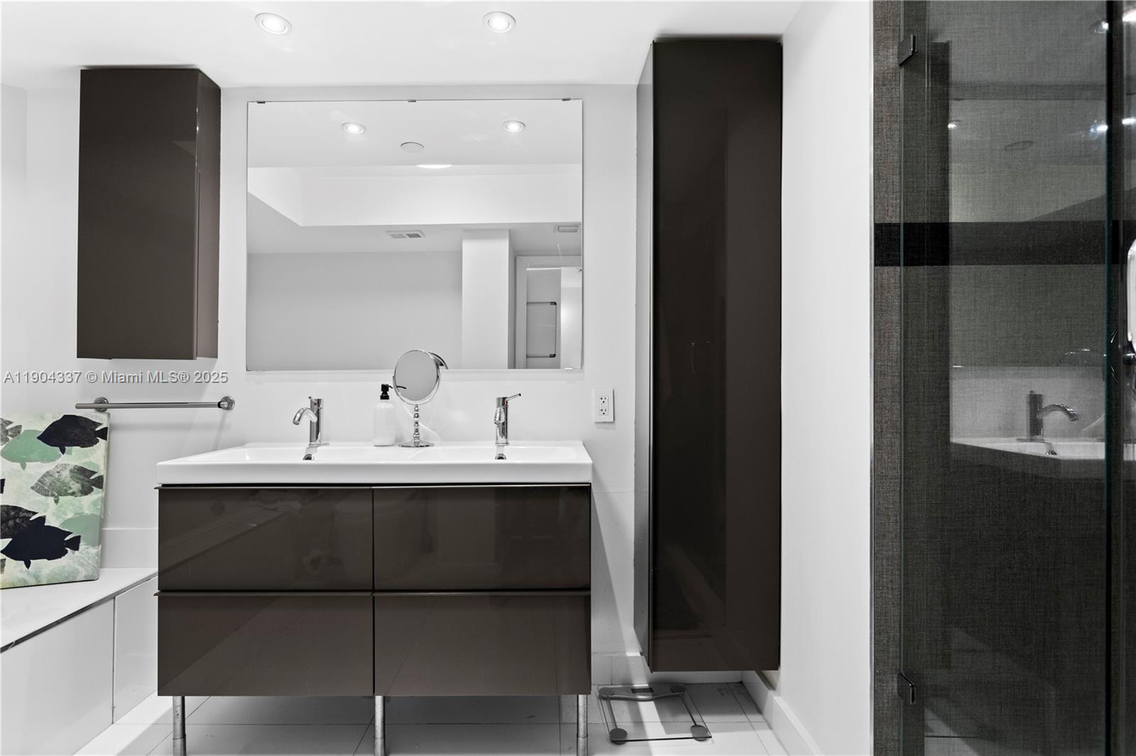 1000 ISL BLVD WILLIAMS IS - Residential