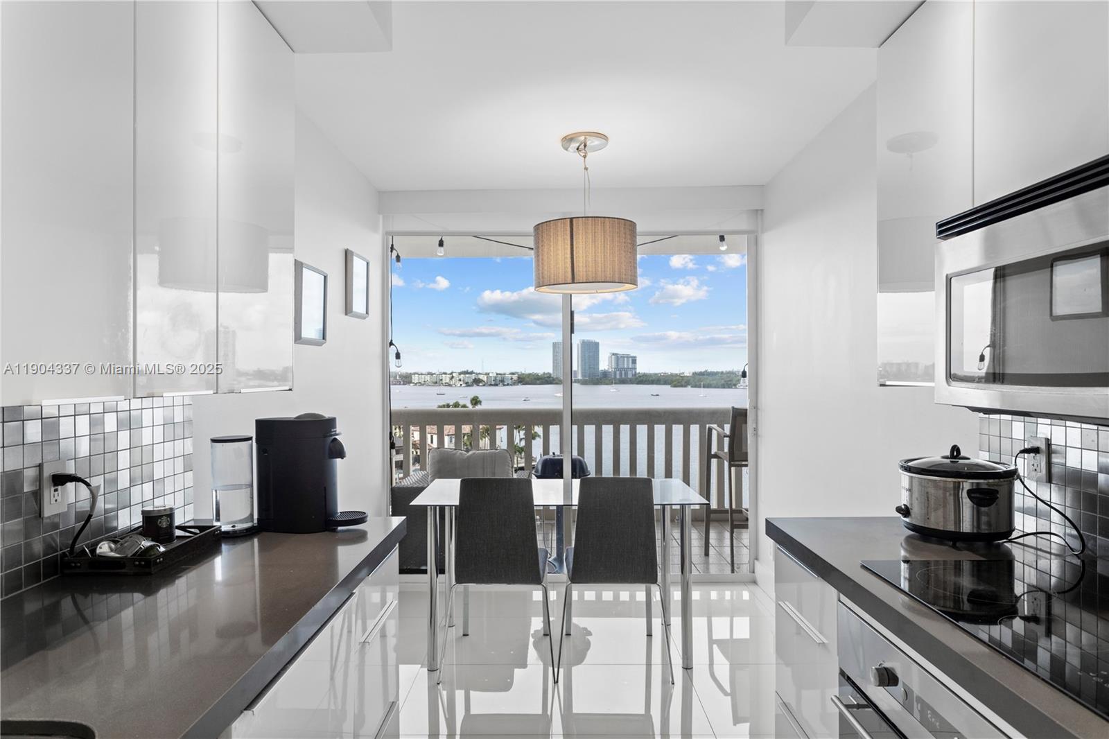 1000 ISL BLVD WILLIAMS IS - Residential