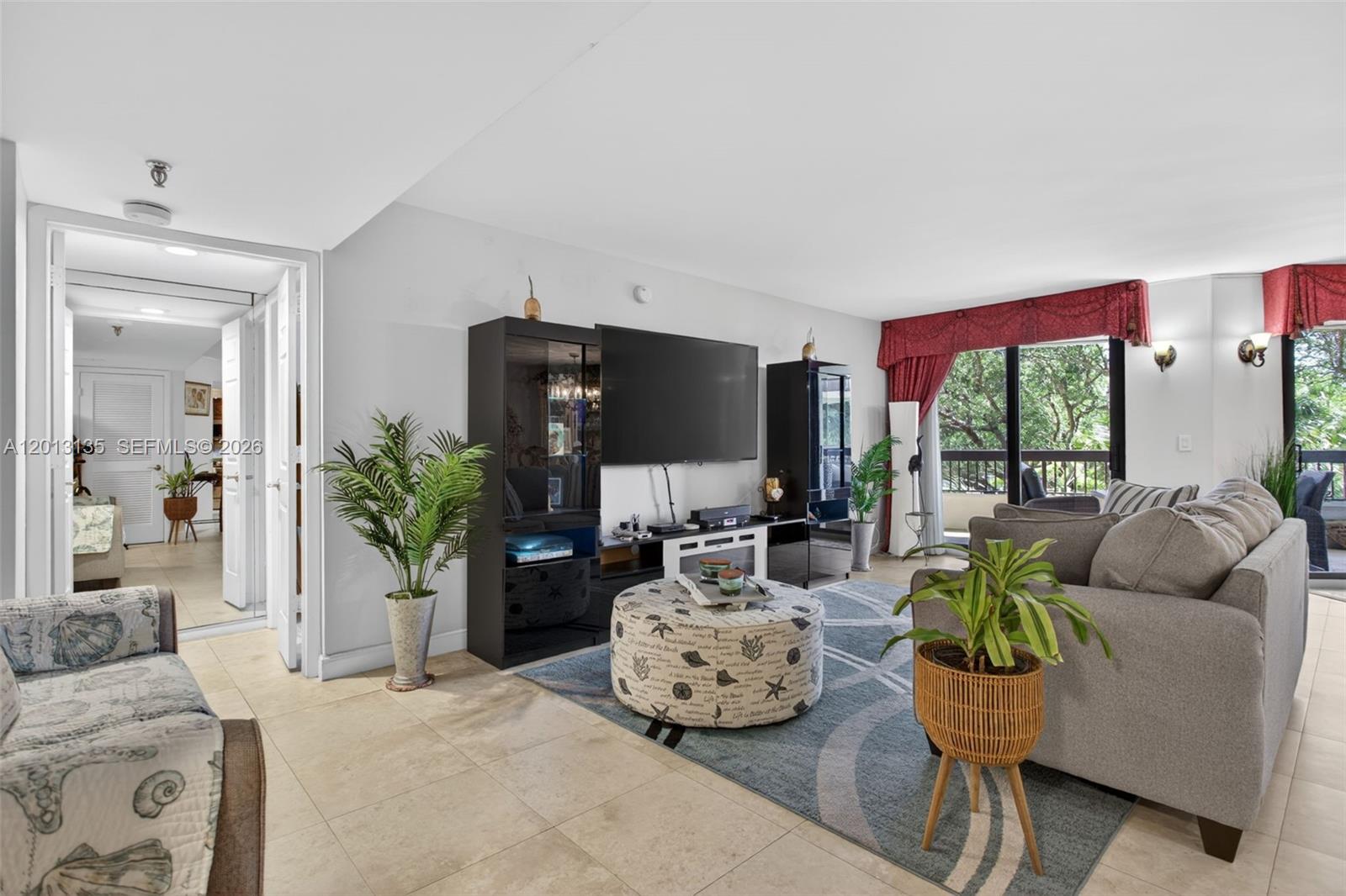 VOYAGER CONDO - Residential