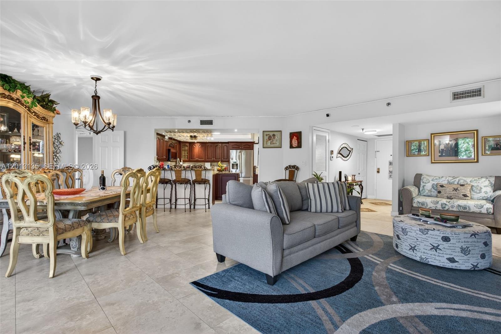 VOYAGER CONDO - Residential