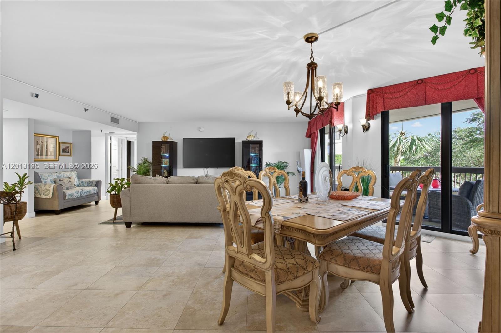 VOYAGER CONDO - Residential