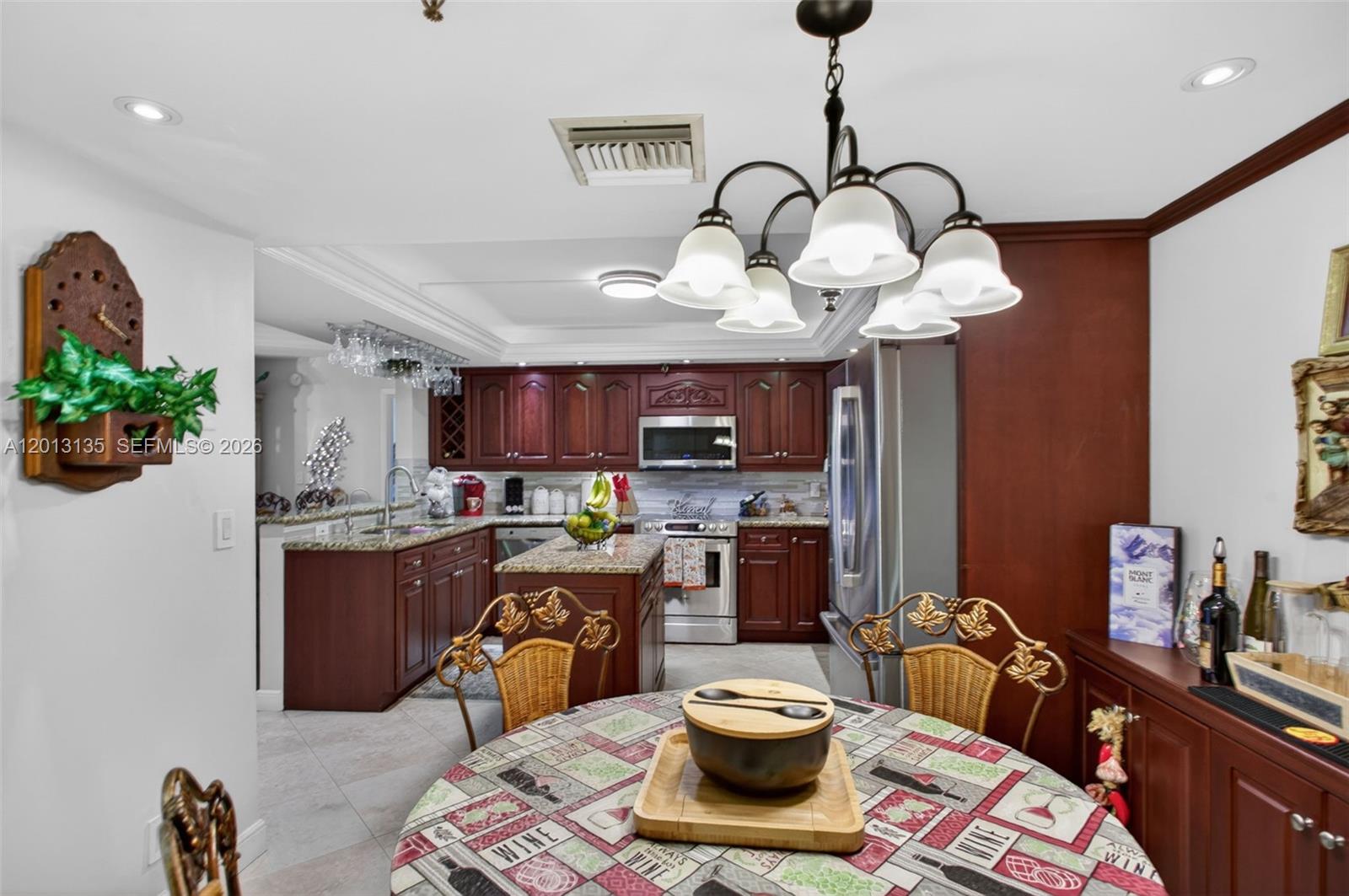 VOYAGER CONDO - Residential
