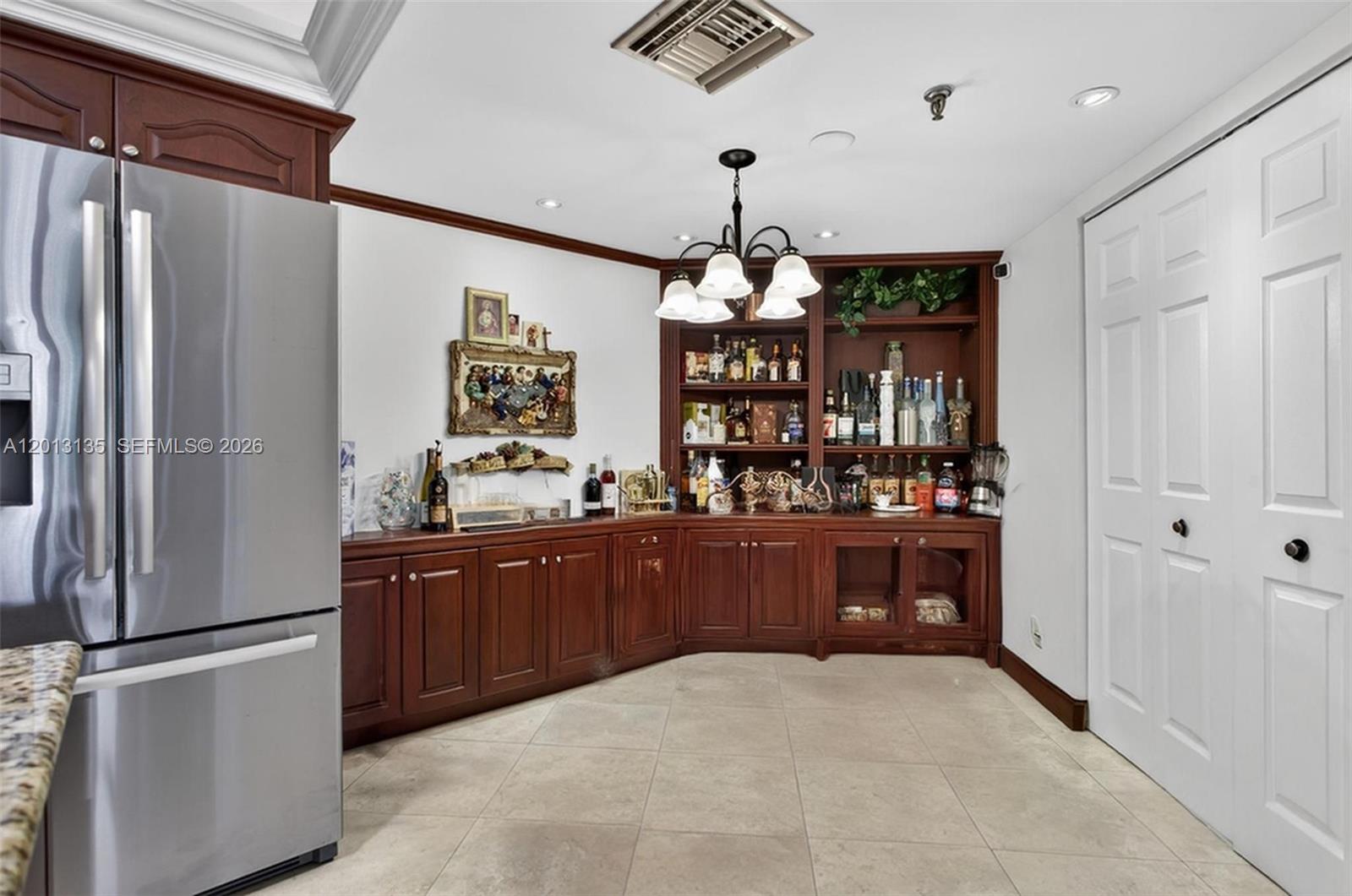 VOYAGER CONDO - Residential