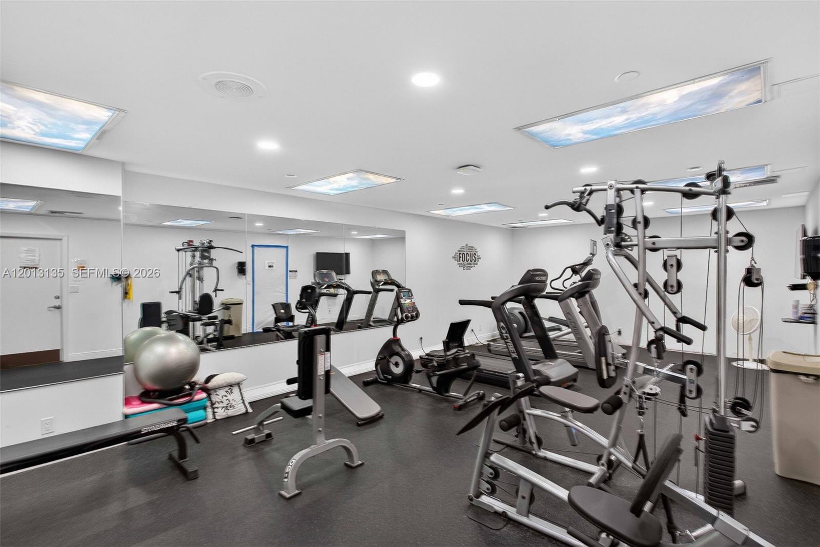 VOYAGER CONDO - Residential