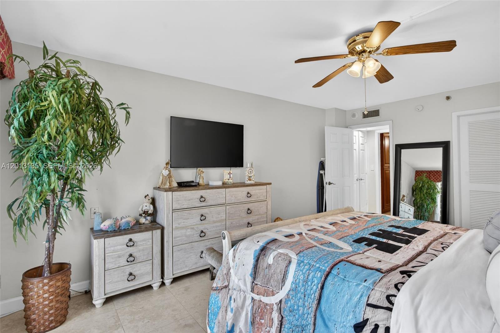 VOYAGER CONDO - Residential
