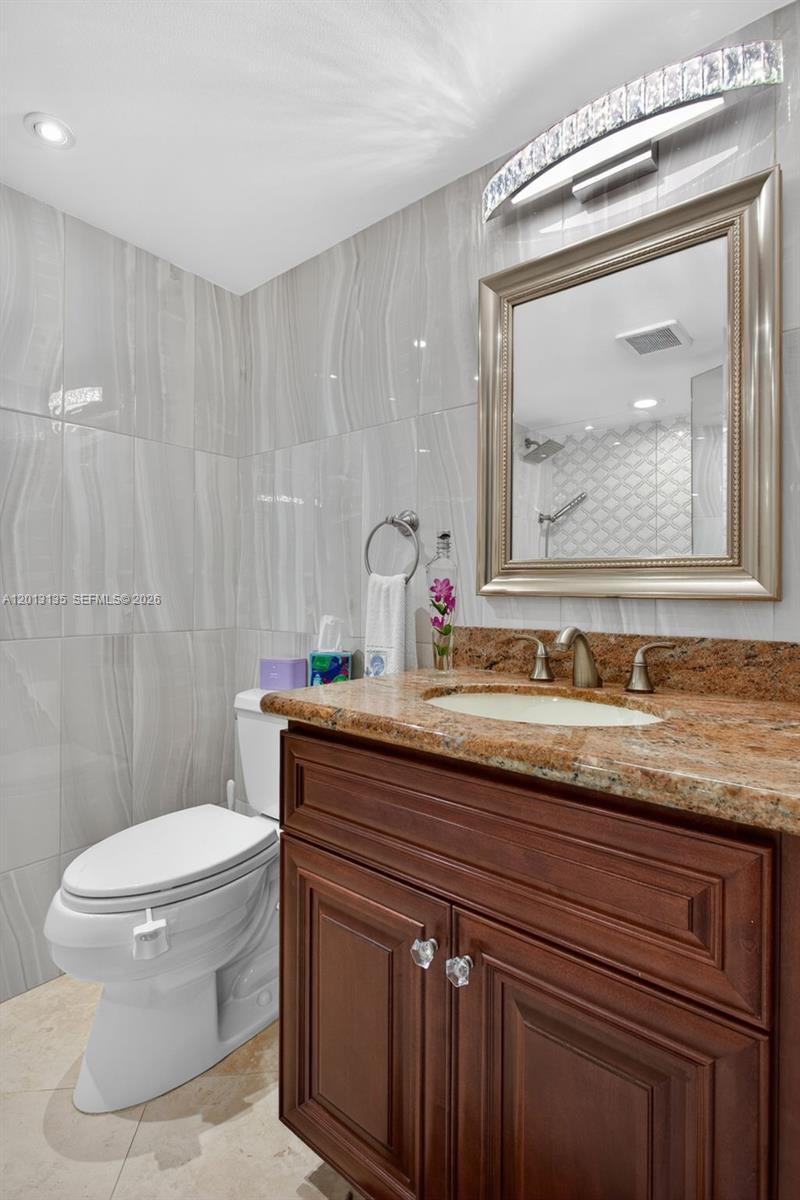 VOYAGER CONDO - Residential