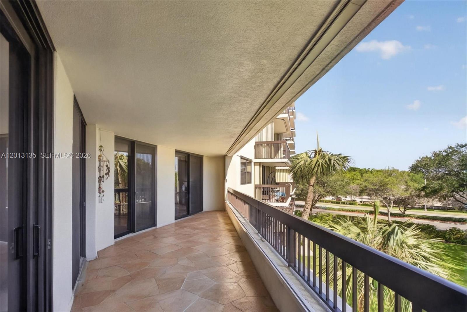VOYAGER CONDO - Residential
