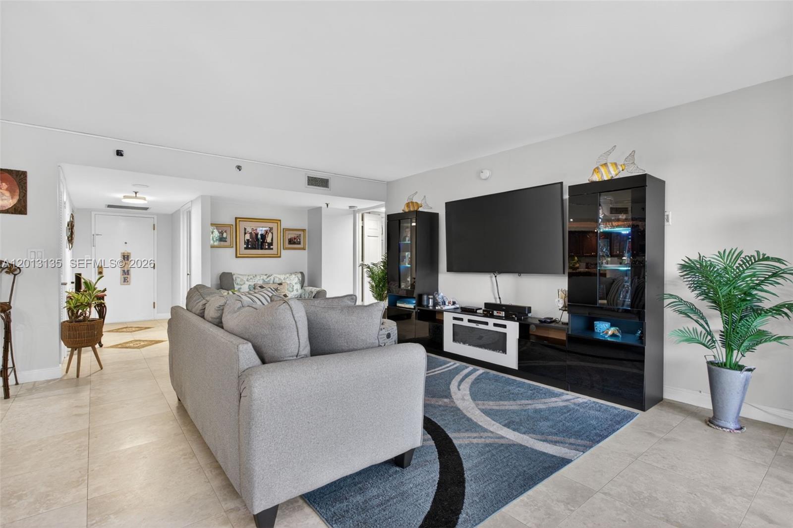 VOYAGER CONDO - Residential