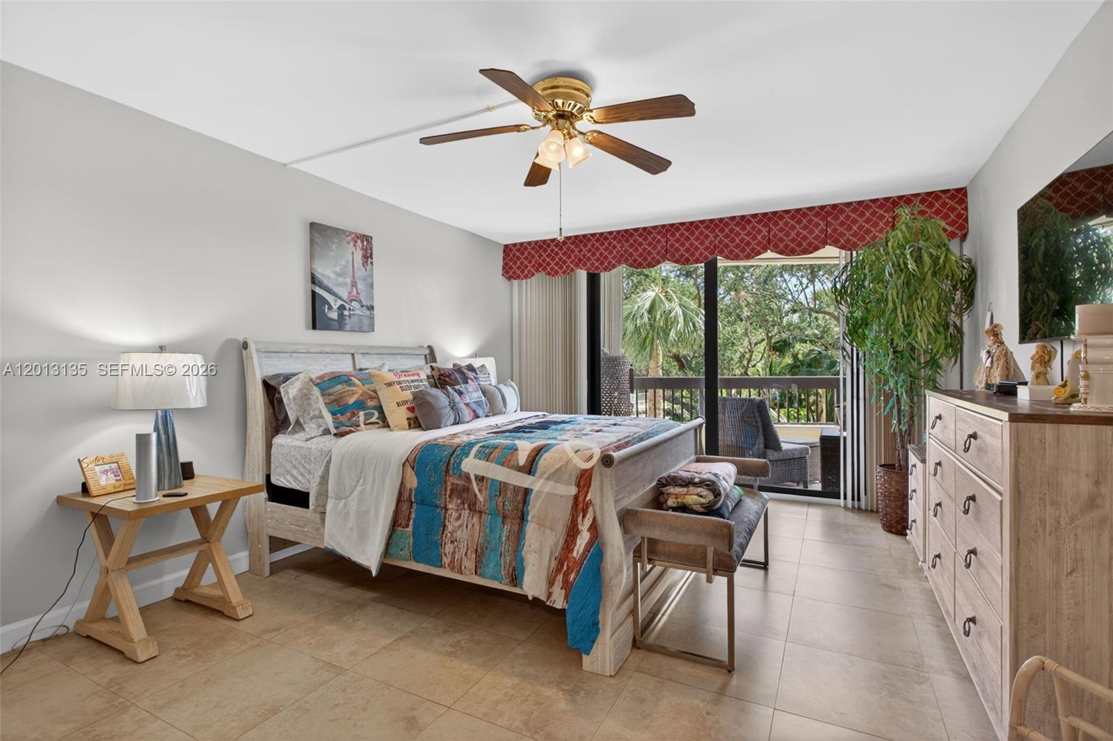 VOYAGER CONDO - Residential