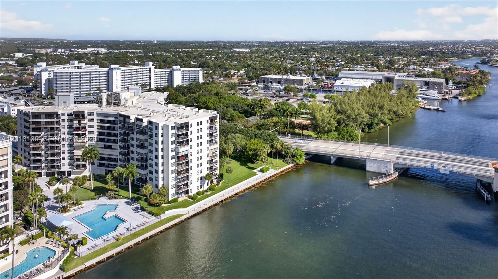 VOYAGER CONDO - Residential