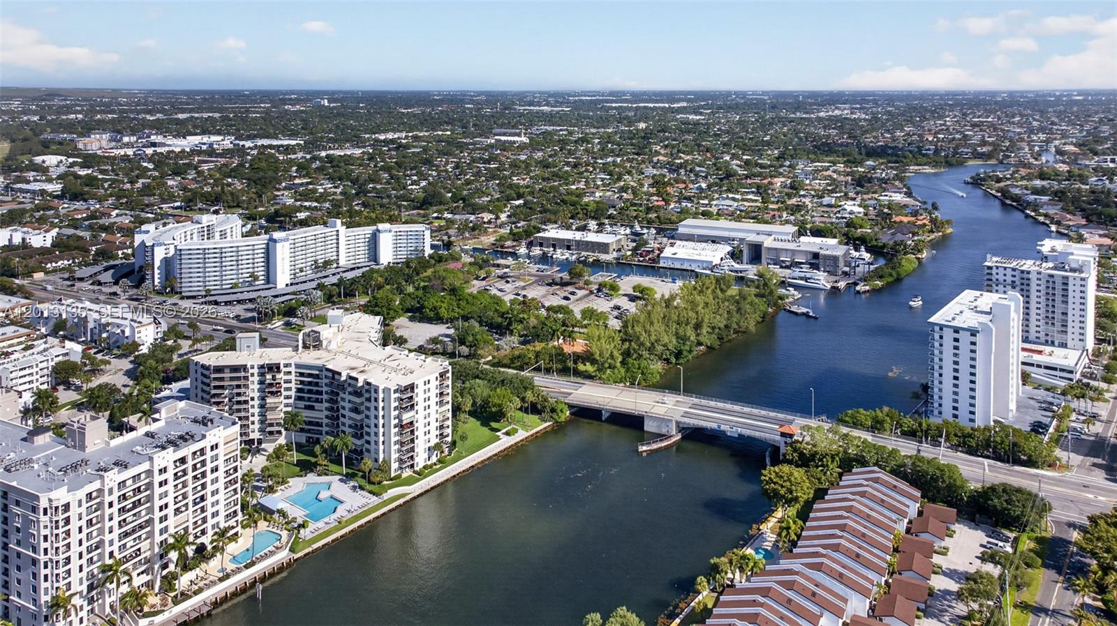 VOYAGER CONDO - Residential