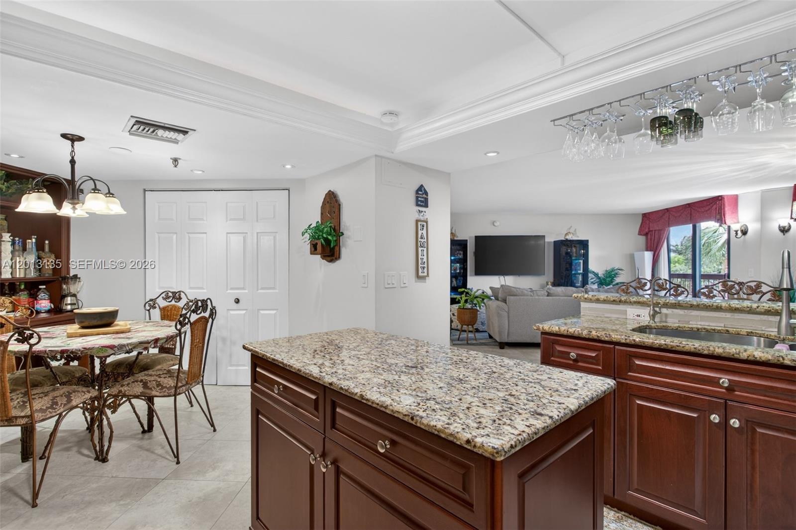 VOYAGER CONDO - Residential