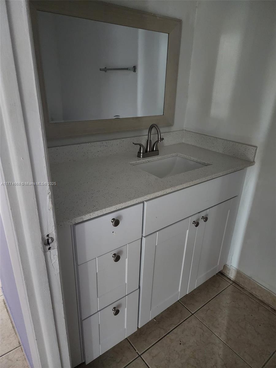 NARANJA LAKES CONDO NO 5 - Residential