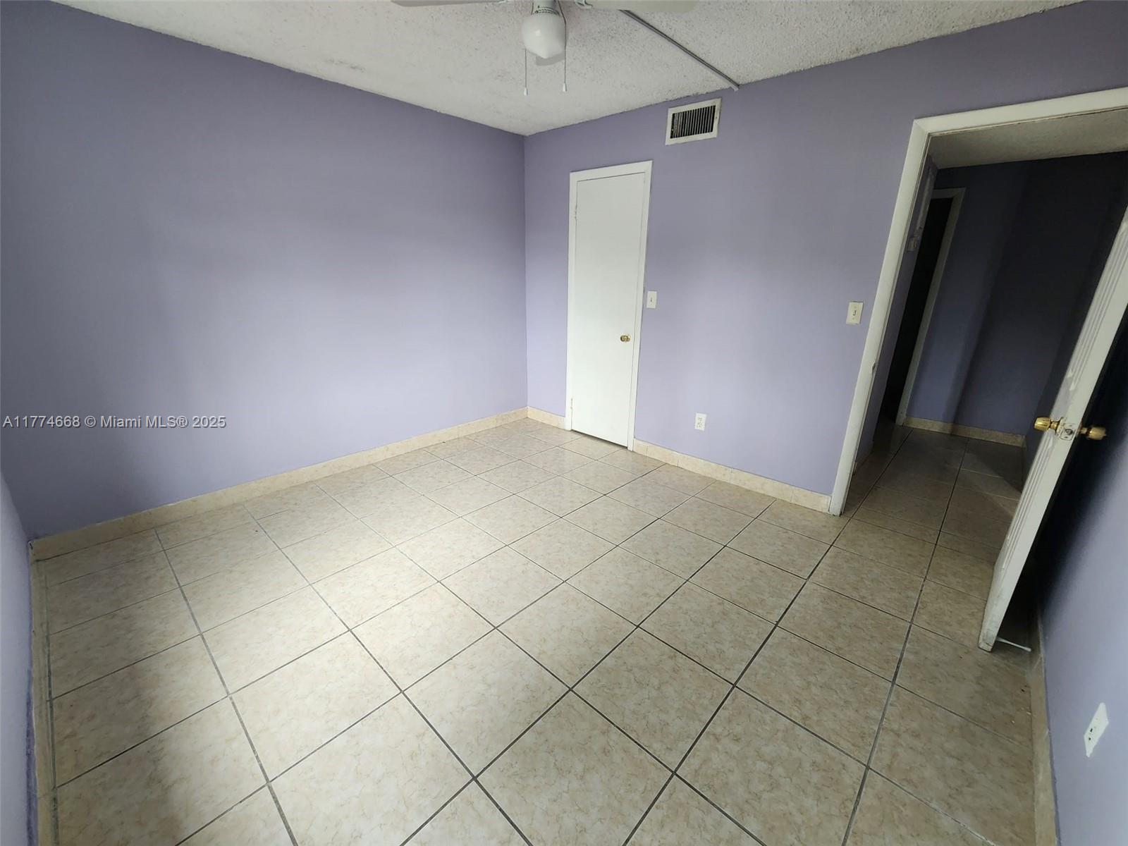 NARANJA LAKES CONDO NO 5 - Residential