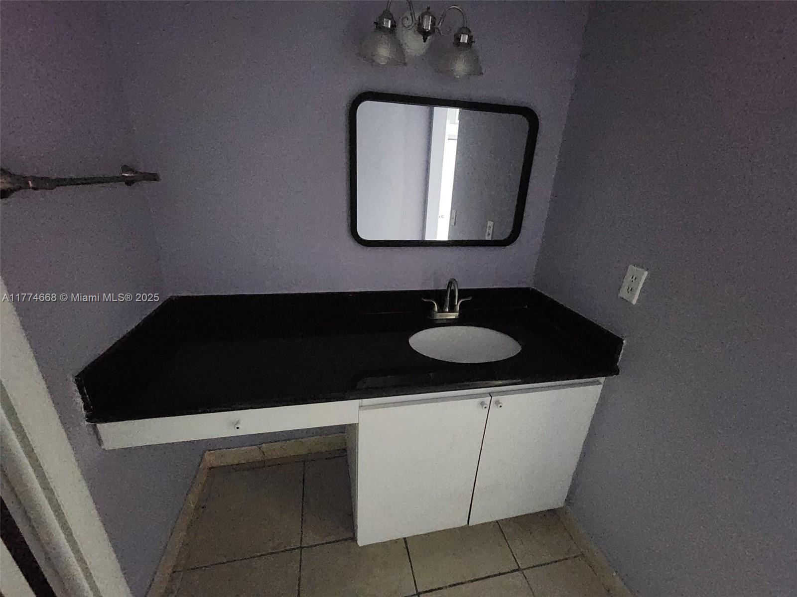 NARANJA LAKES CONDO NO 5 - Residential